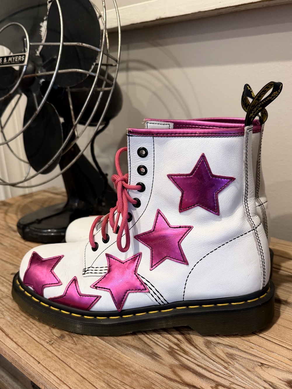 Dr. Martens Stella White Magenta Electric 8 Eye Metallic Star Combat Boots 9 - Picture 6 of 16